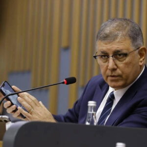 cemil tugaydan cerciogluna tepki etik degil aile degistirmek gibi bir sey 12GnpMB6