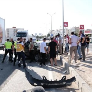 konyada tir otomobile carpti 3 yarali dyNiAOOW