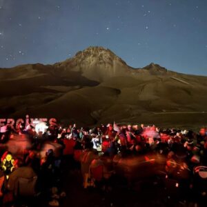 turkiyede gorsel solen perseid meteor yagmuru nefes kesti EIS31FAb