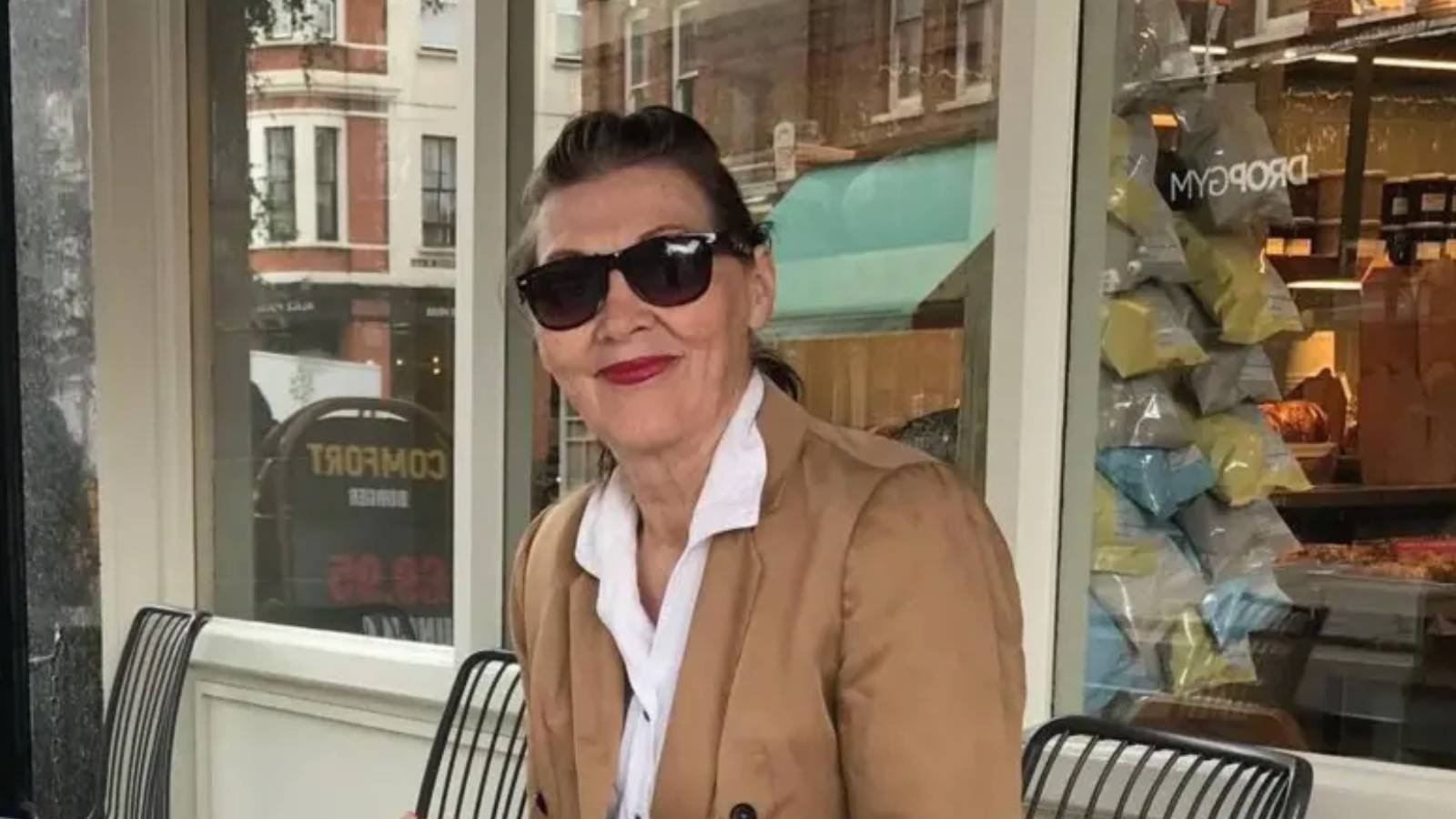 15 yildir kocamla ayri yasiyoruz ama hala mutlu bir evliligimiz var EZJF6Dqc