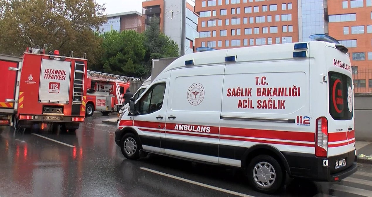 atasehirde universitede yangin GT9JnXA7