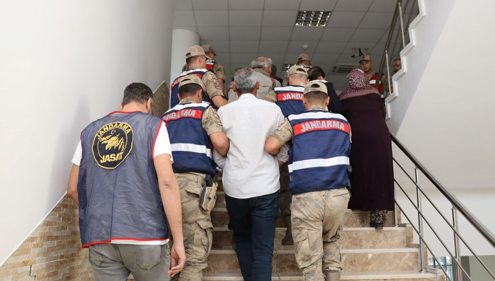 elazigdaki kayip kuzenler davasinda 5 tutuklama Ti5hntSl