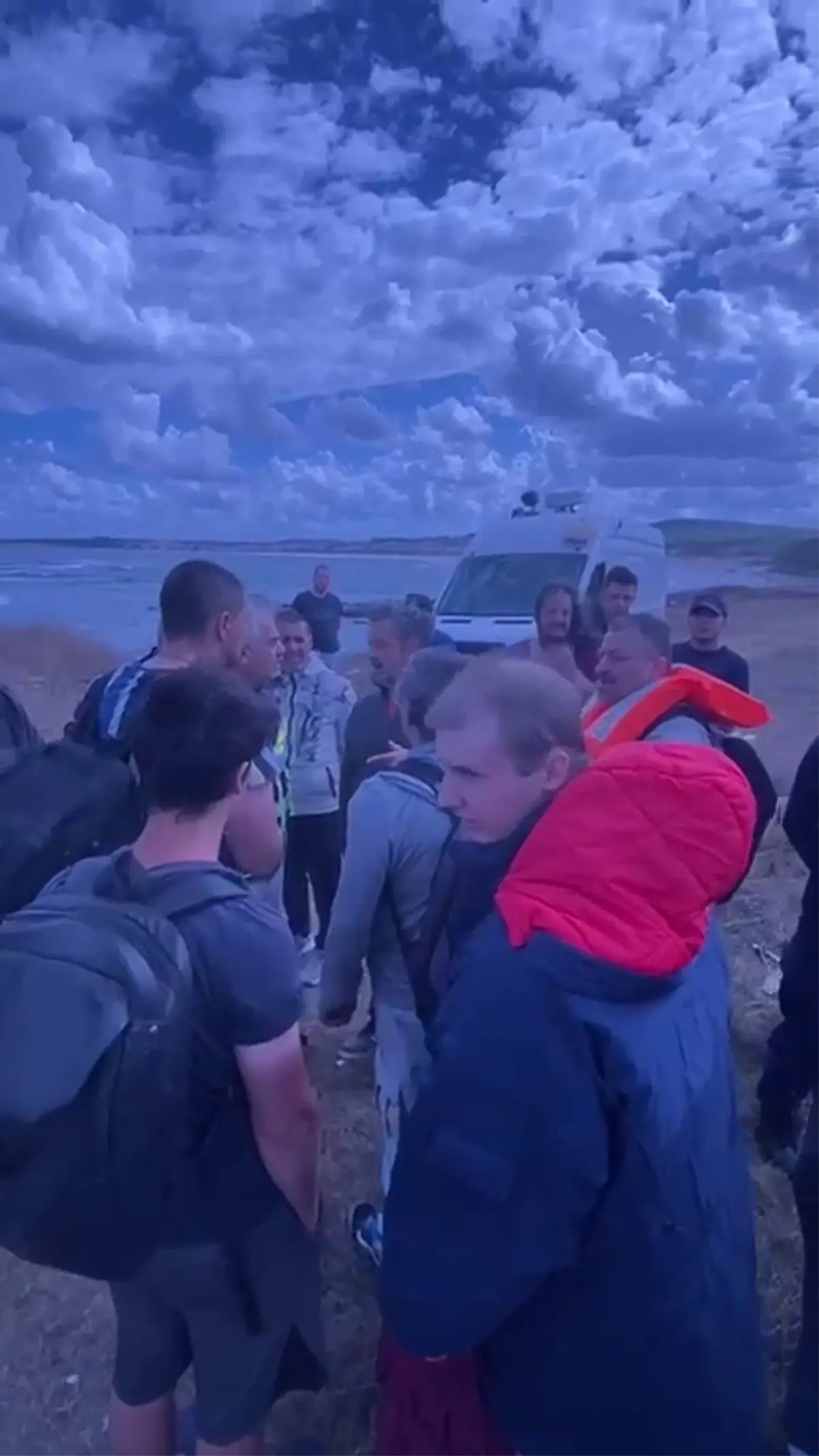 gemi karaya oturdu murettebat tahliye edildi Mq72gNHT