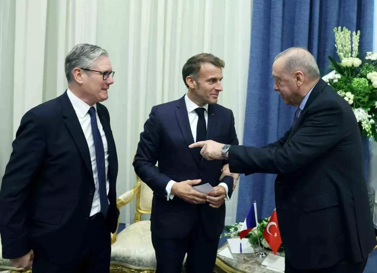 cumhurbaskani erdogan fransa cumhurbaskani macron ile gorustu DhDkVTyy.jpg