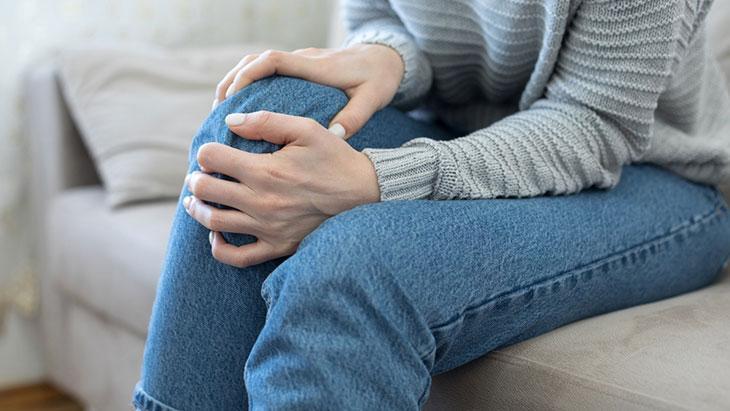 dizinizdeki agrilar adim atmayi bile onluyorsa dikkat sebebi ekleminizdeki kireclenme olabilir WUjIhQ13