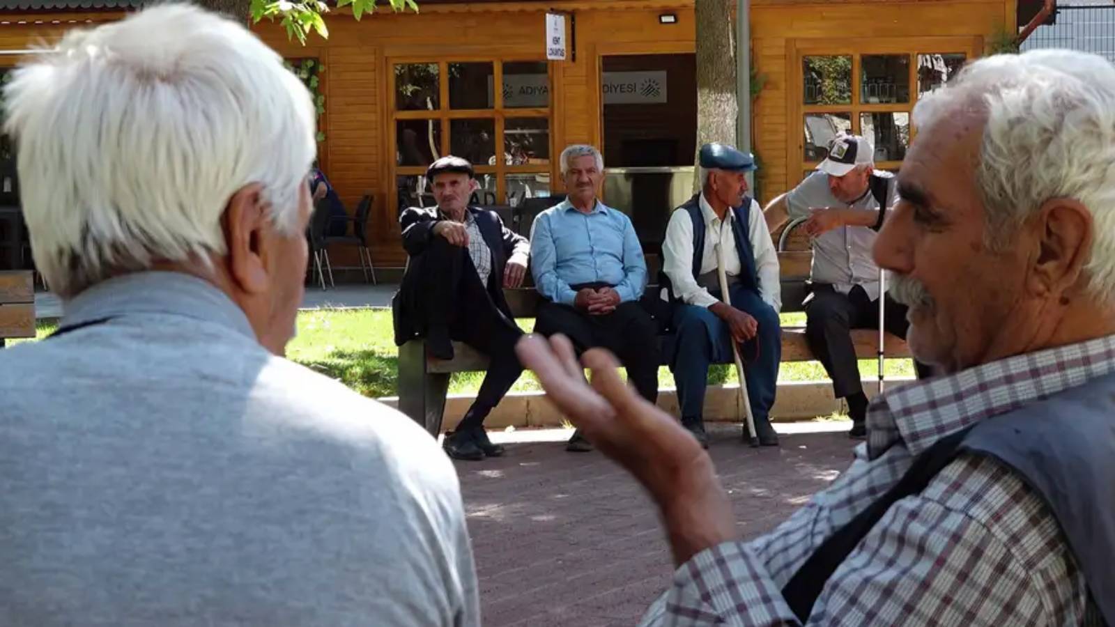 dusuk emekli ayligi ve hayat pahaliligi yasli yurttaslari iskura yoneltiyor hlUvJJHl.jpg