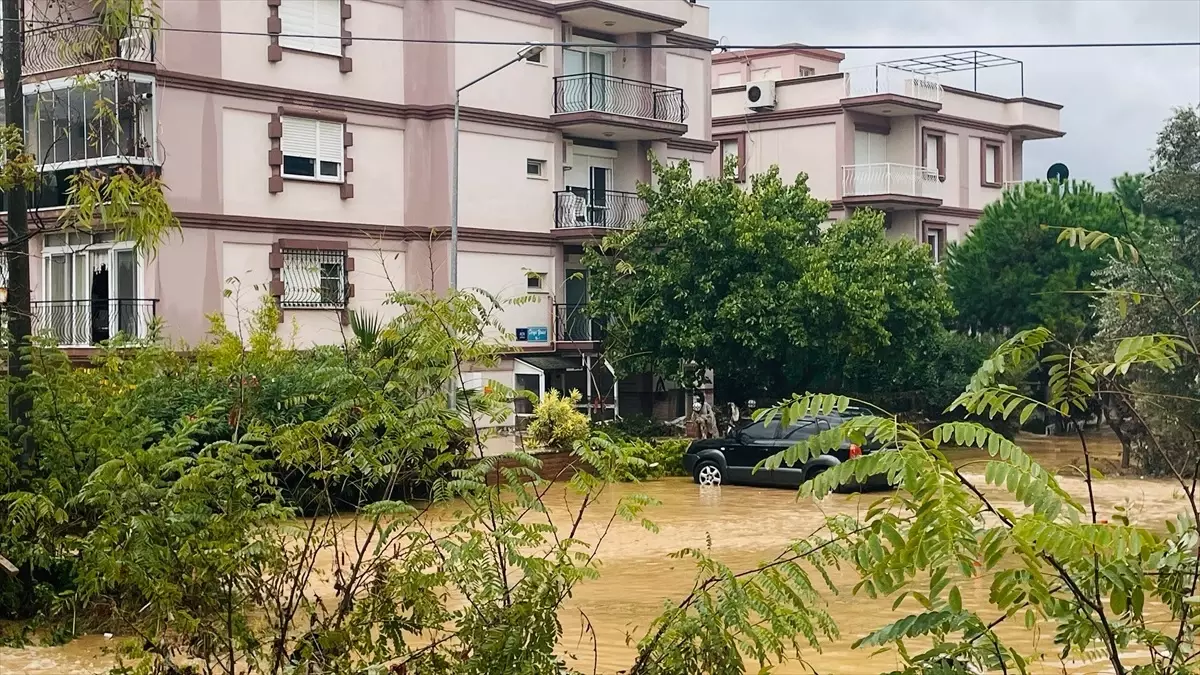 izmirde sel felaketi bir kisi kayboldu eWOJR1l6.jpg