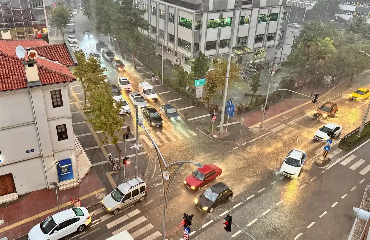 samsunda gok gurultulu saganak yasami olumsuz etkiledi tSsrqiwy.jpg