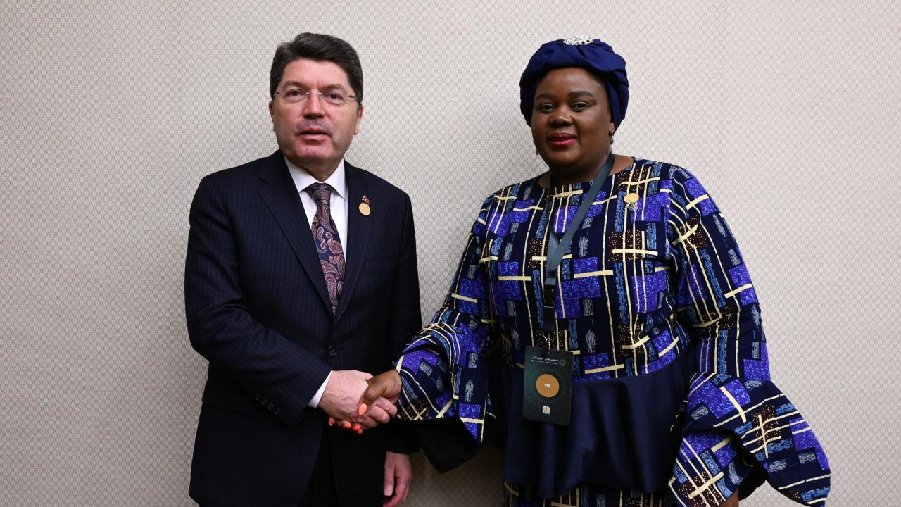 Bakan Tunç, Güney Afrikalı mevkidaşı Kubayi ile görüştü